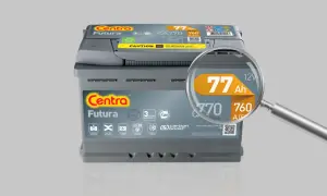 Akumulator Centra Futura 77 Ah, z powiększoną etykietą pokazującą jego pojemność.
