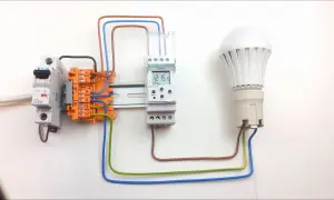 Programator czasowy DIN: Podłącz bezpiecznie i oszczędzaj energię.