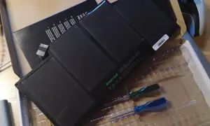 MacBook Air: Kiedy wymienić baterię? Koszty, opcje i porady