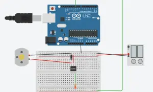 Układ Arduino z silnikiem, diodą i rezystorem na płytce stykowej. Przełącznik na zasilaczu ustawiony na "OFF".