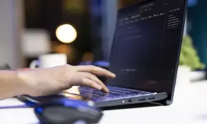 Czy nowy laptop ma antywirusa? Cała prawda o ochronie!