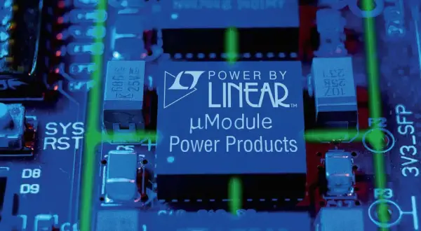 Elektroniczny moduł z zielonymi liniami, widoczny jest układ scalony "Power by Linear" oraz elementy, które mogą tworzyć dzielnik napięcia.