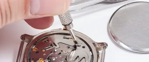 Fossil wymiana baterii: DIY czy zegarmistrz? Kompletny przewodnik