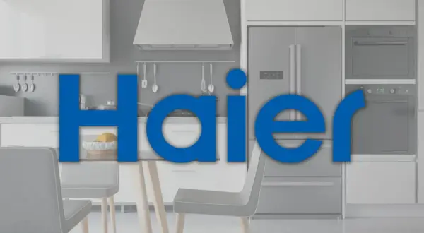 Nowoczesna kuchnia z lodówką i piekarnikami Haier. Haier co to za firma? To producent sprzętu AGD.