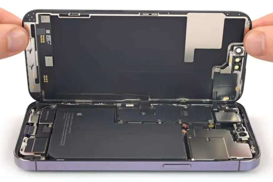 Wymiana baterii iPhone 14 Pro: Koszt, serwis, czy stracisz dane?