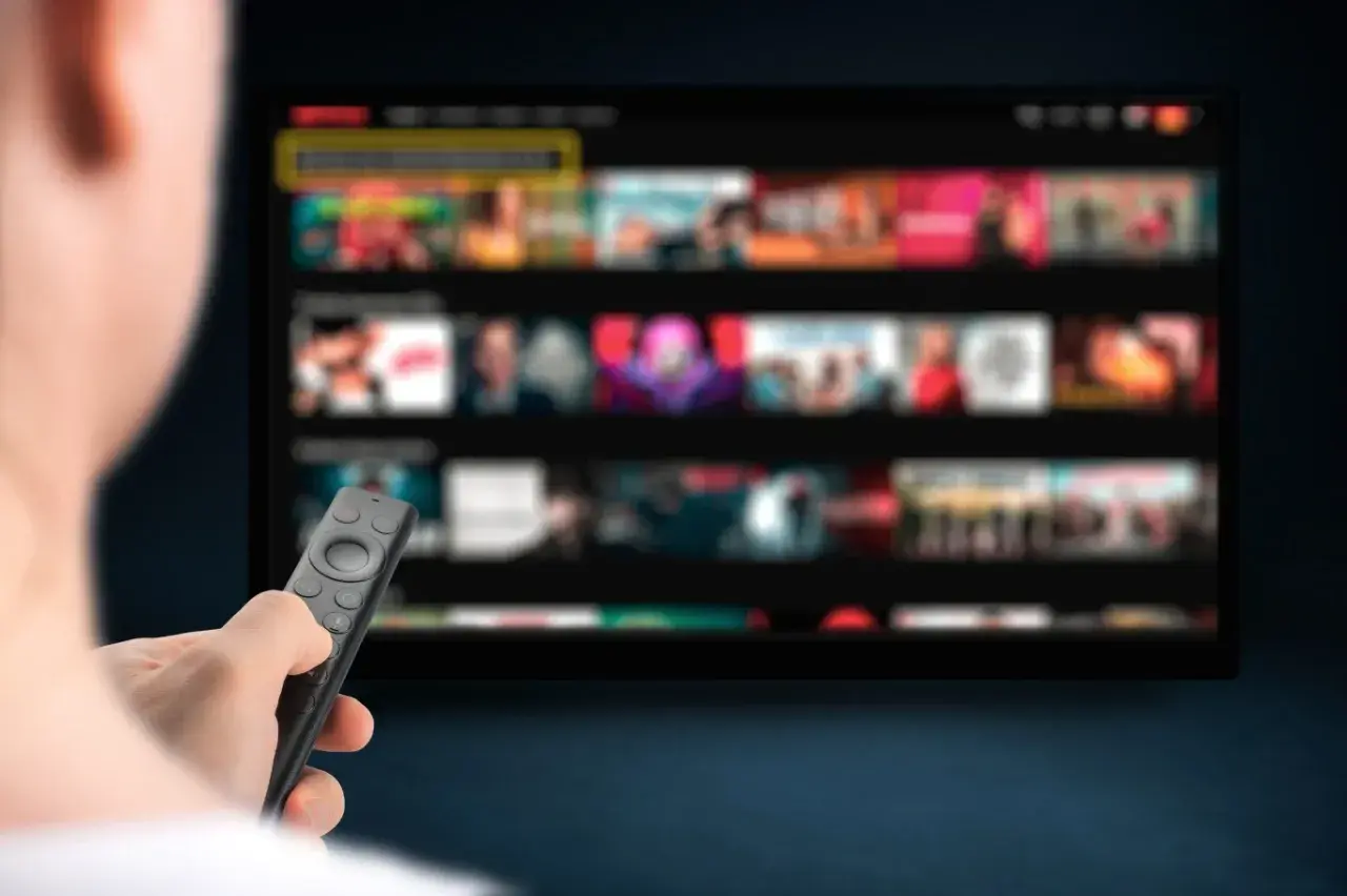 Masz problem z napisami w TV? Oto jak je włączyć i dostosować!