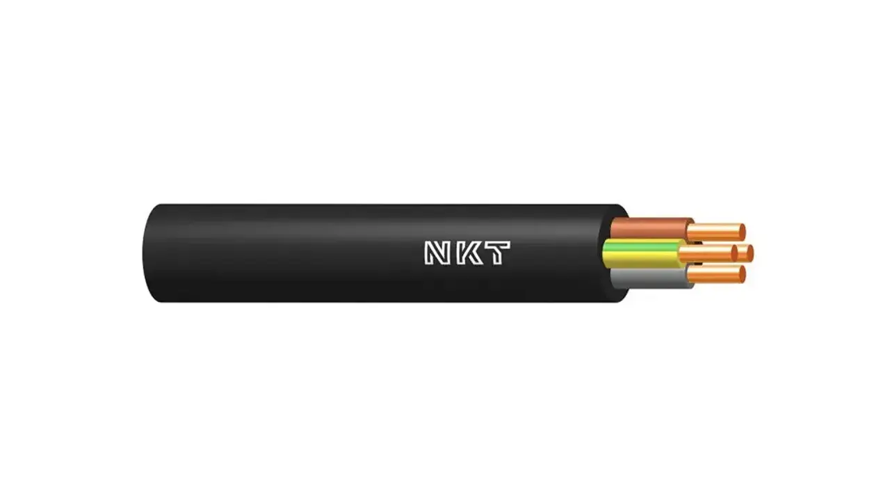 Czarny kabel NKT z trzema żyłami miedzianymi. Idealny do zasilania domu 16kW ze skrzynki.