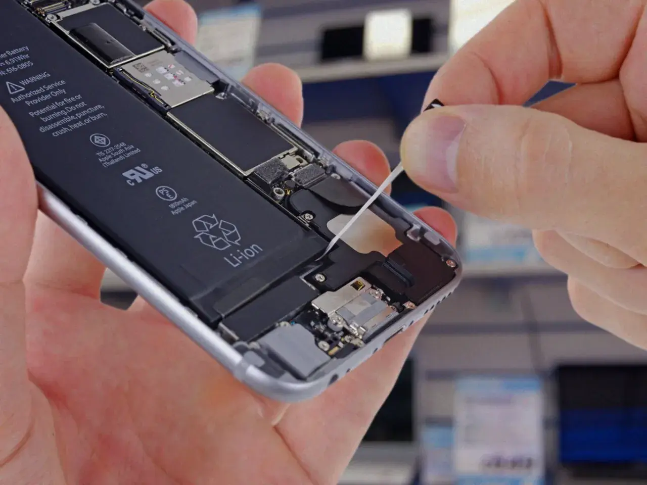 iPhone 7: Wymiana baterii nowe życie? Koszt, opłacalność i porady