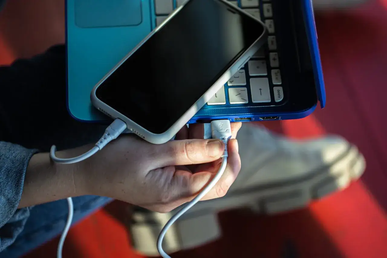 Podłączanie telefonu do komputera w trybie MTP