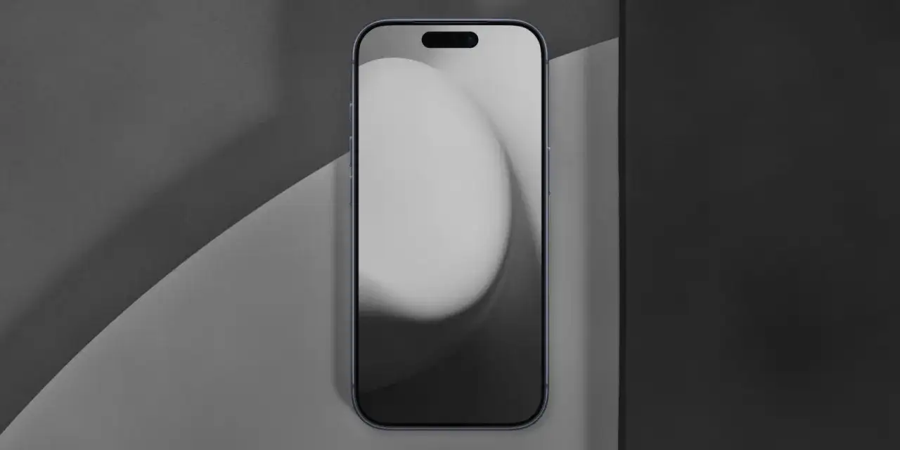 Nowy telefon nie chce się włączyć. Ciemne tło, nowoczesny smartfon z wyciętym ekranem.